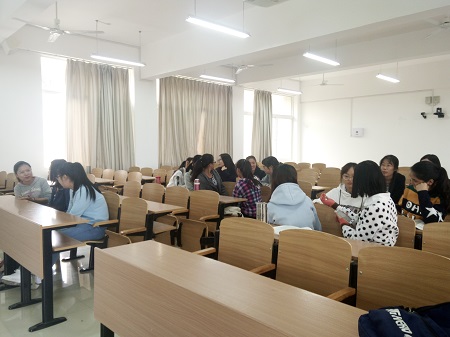 1508919769368739.jpg 3.参会同学分组交流学习体会.jpg
